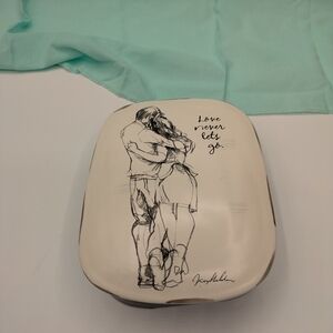 Hallmark Love Embrace Illustration Box - Cream